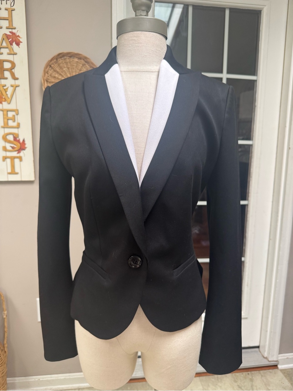 NWT Express Black Colorblock Tuxedo Blazer White Shawl Lapel Size 8